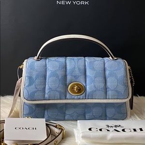 C4690 - Coach Turnlock Clutch 20 in Signature Chambray with Quilting
